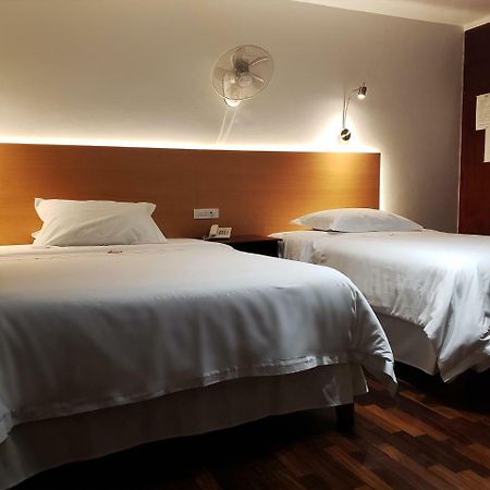לימה Hotel El Carmelo Miraflores מראה חיצוני תמונה