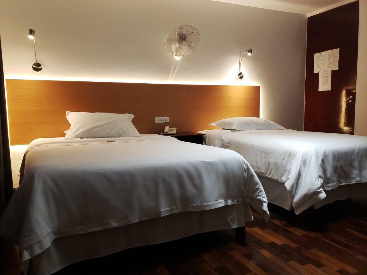 לימה Hotel El Carmelo Miraflores מראה חיצוני תמונה